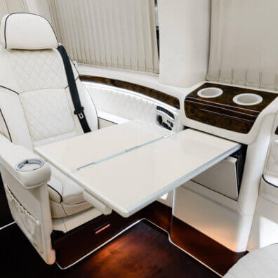 Установка автомобильного столика