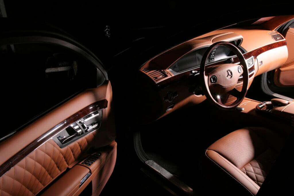 Тюнинг черного Mercedes Benz S W221